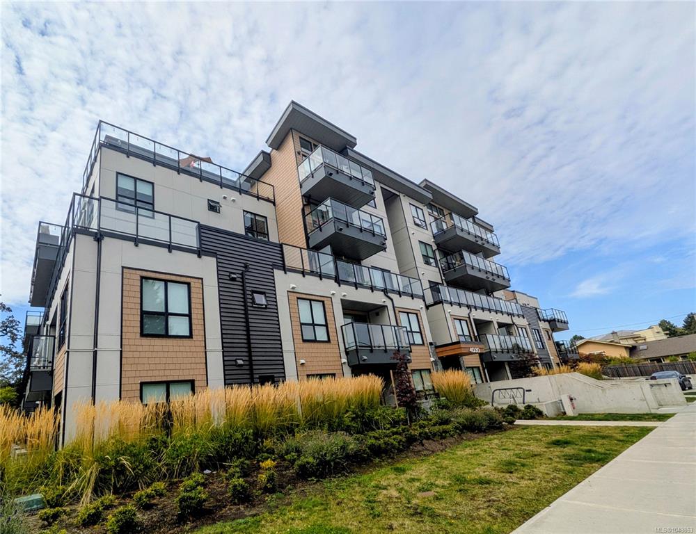 Third View of 4030 Shelbourne St, Saanich, BC, V8N 3E4