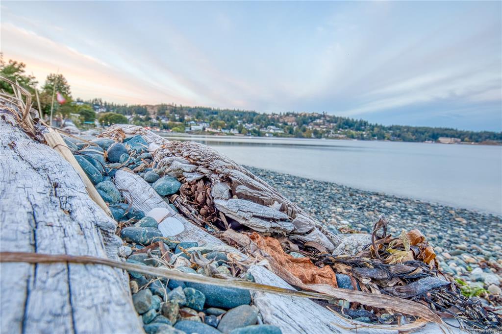 Third View of 2600 Randle Rd, Nanaimo, BC, V9S 3X2