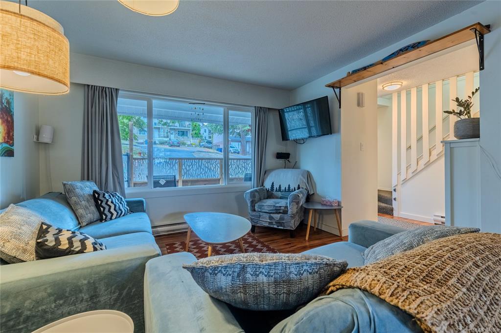 Fifth View of 832 Holly Hill Rd, Nanaimo, BC, V9R 5T1