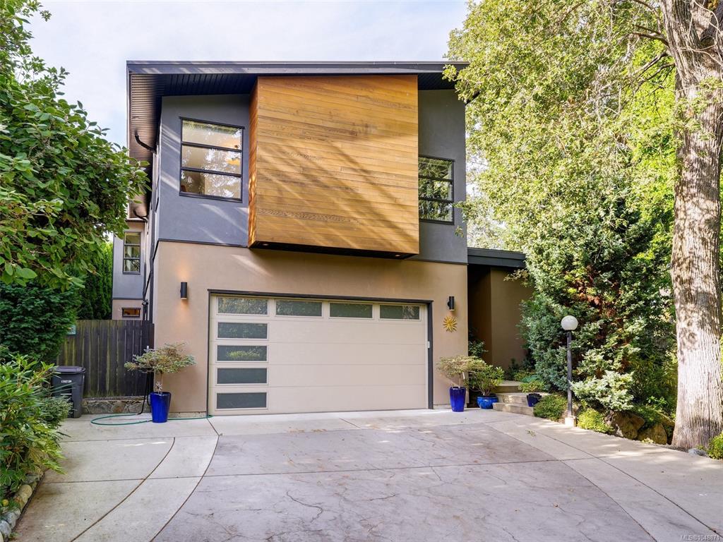Third View of 1047 San Marino Cres, Saanich, BC, V8X 3B3