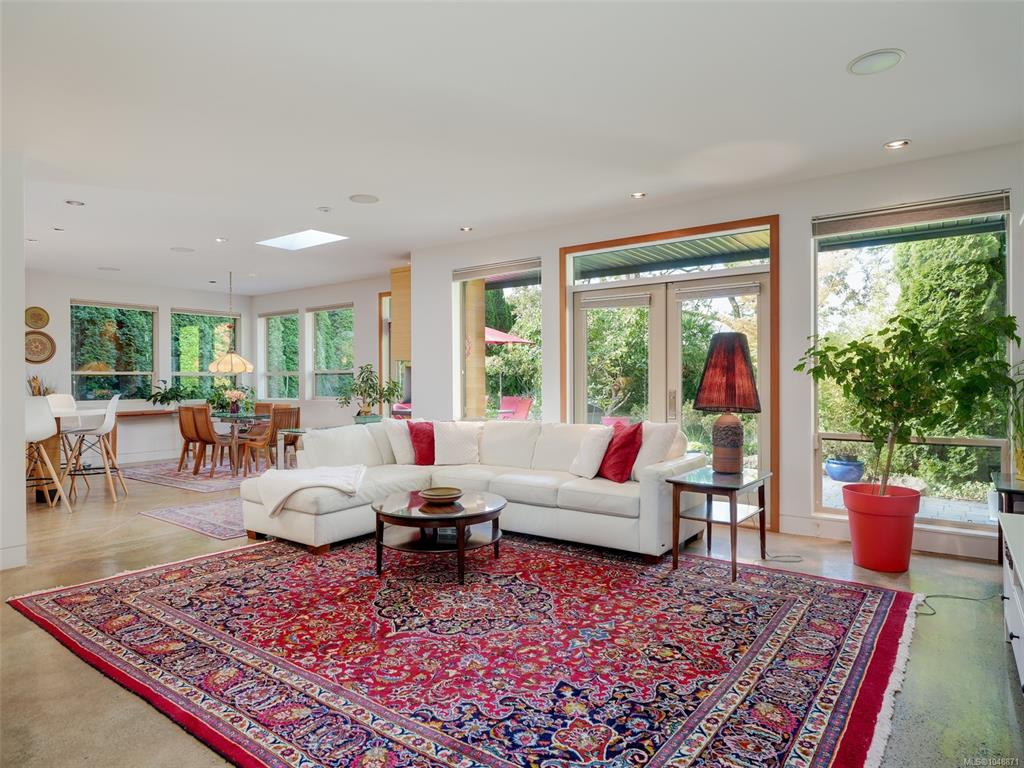 Fourth View of 1047 San Marino Cres, Saanich, BC, V8X 3B3