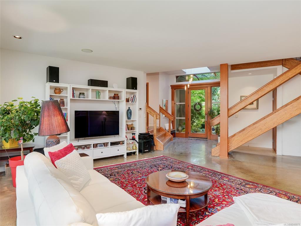 Fifth View of 1047 San Marino Cres, Saanich, BC, V8X 3B3