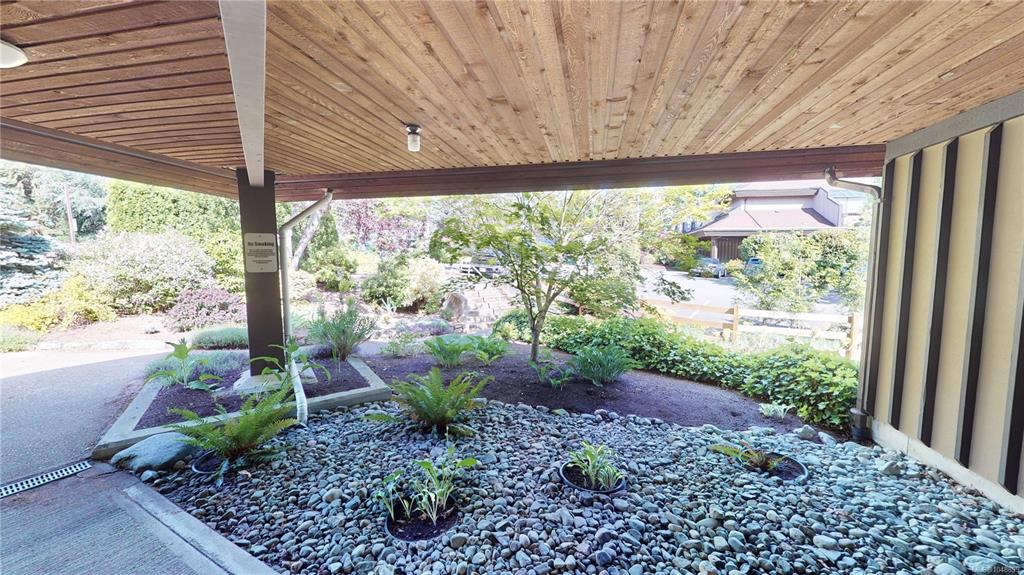 Fifth View of 4678 Elk Lake Dr, Saanich, BC, V8Z 5M1