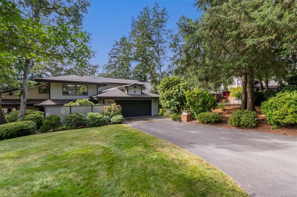 Third View of 909 Carolwood Dr, Quail Run, Saanich, BC, V8X 3T9