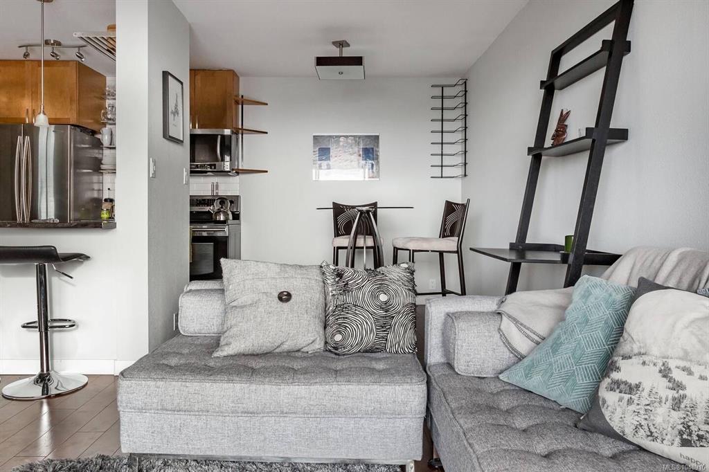 Fifth View of 1630 Quadra St, Victoria, BC, V8W 3J5