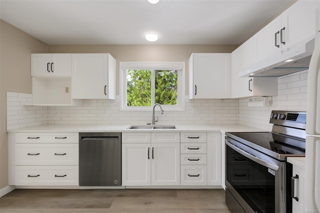 Third View of 4218 Thornhill Cres, Saanich, BC, V8N 3G5