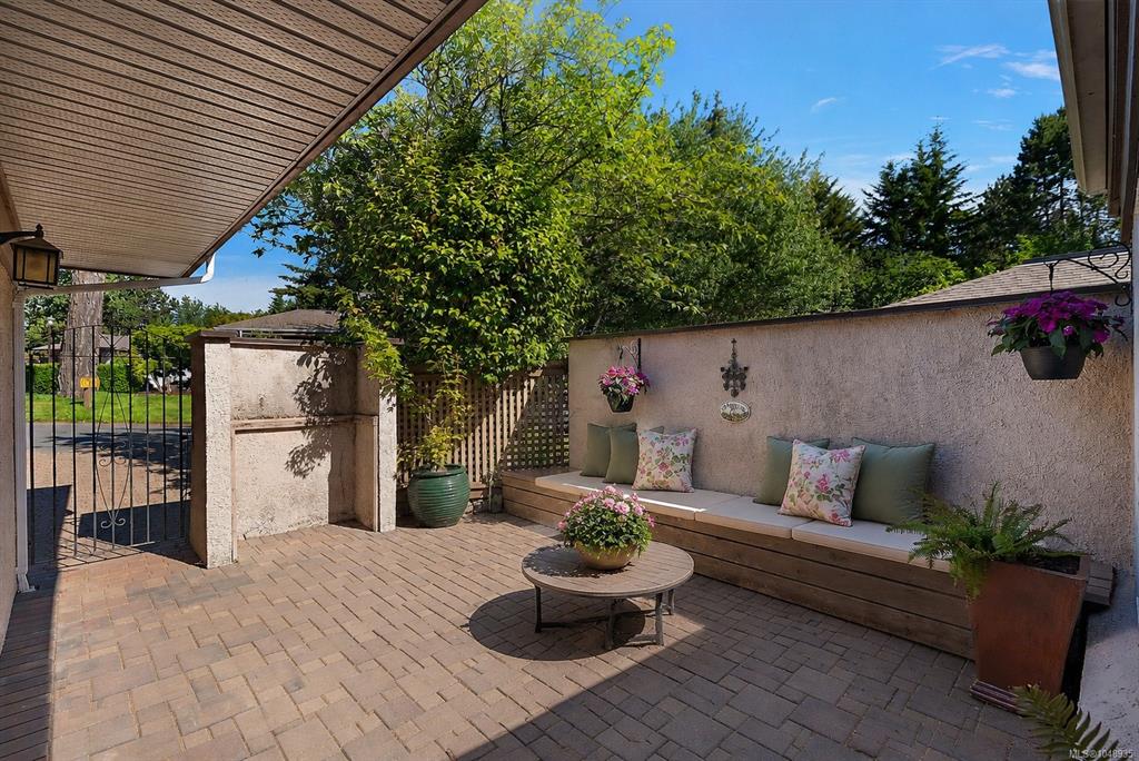 Fourth View of 901 Kentwood Lane, Falcon Ridge Estates, Saanich, BC, V8Y 2Y7