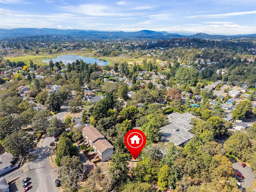 Fourth View of 1030 Falmouth Rd, Saanich, BC, V8X 3A5
