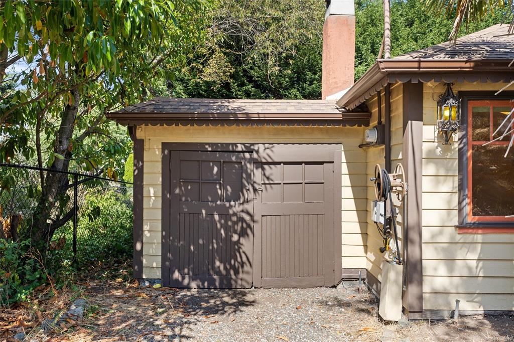 Fifth View of 1030 Falmouth Rd, Saanich, BC, V8X 3A5