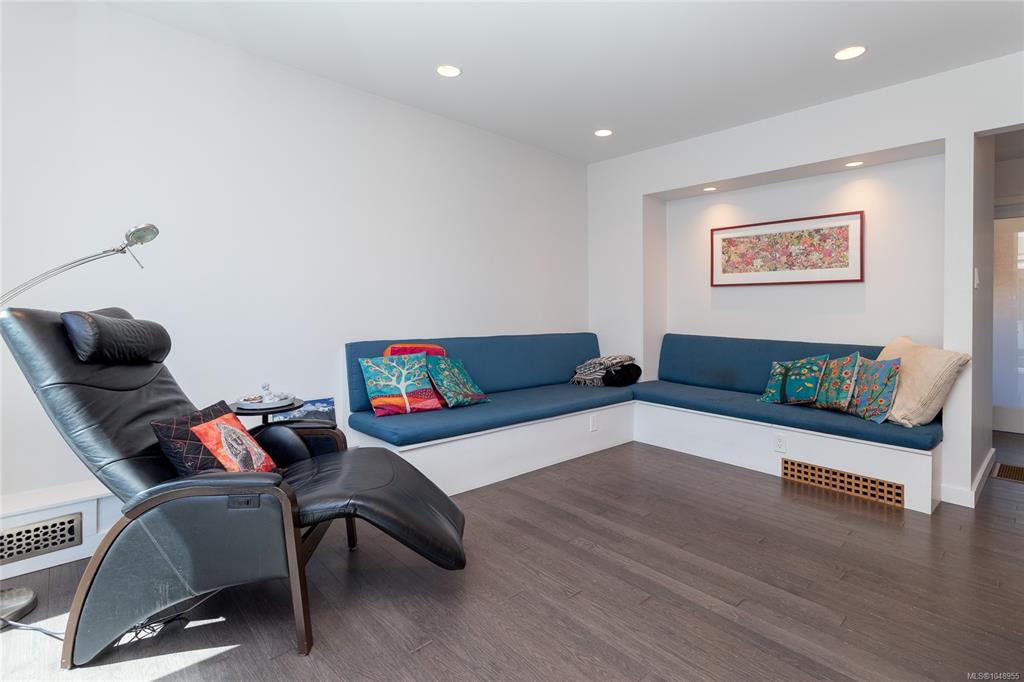 Fourth View of 367 Vincent Ave, Saanich, BC, V9A 2G8
