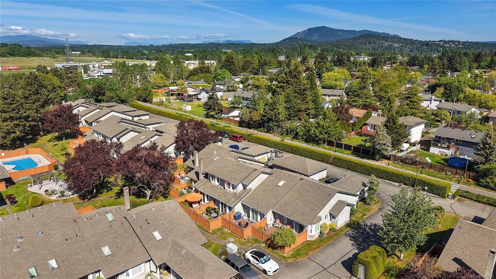 Third View of 2070 Amelia Ave, Twin Oaks Village, Sidney, BC, V8L 4X6