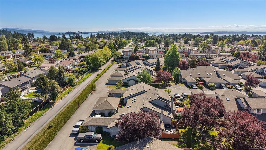 Fourth View of 2070 Amelia Ave, Twin Oaks Village, Sidney, BC, V8L 4X6