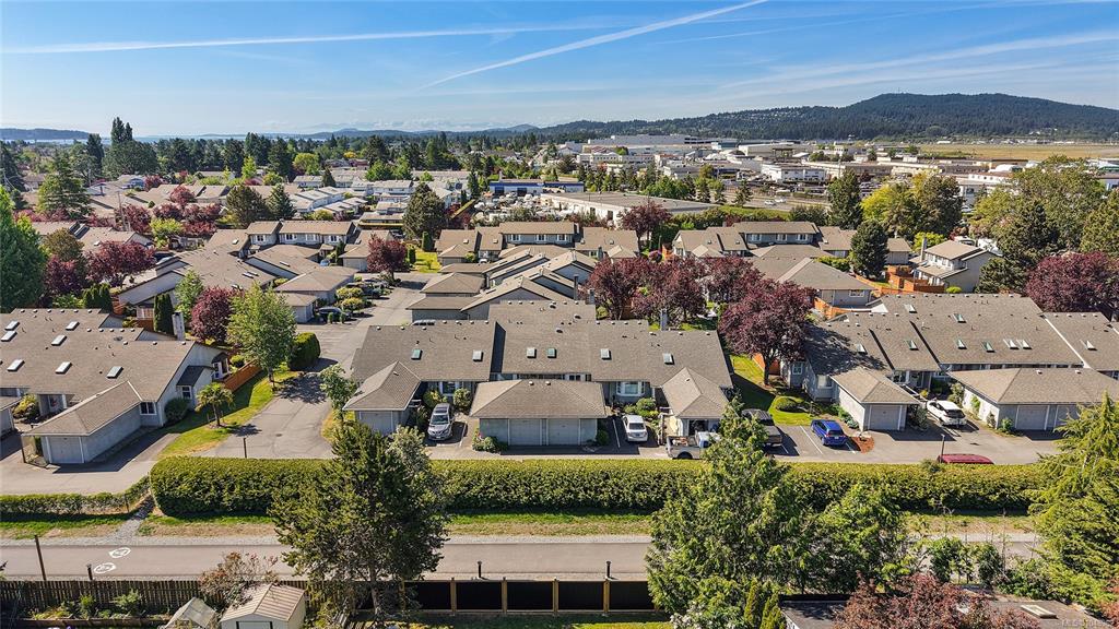 Fifth View of 2070 Amelia Ave, Twin Oaks Village, Sidney, BC, V8L 4X6