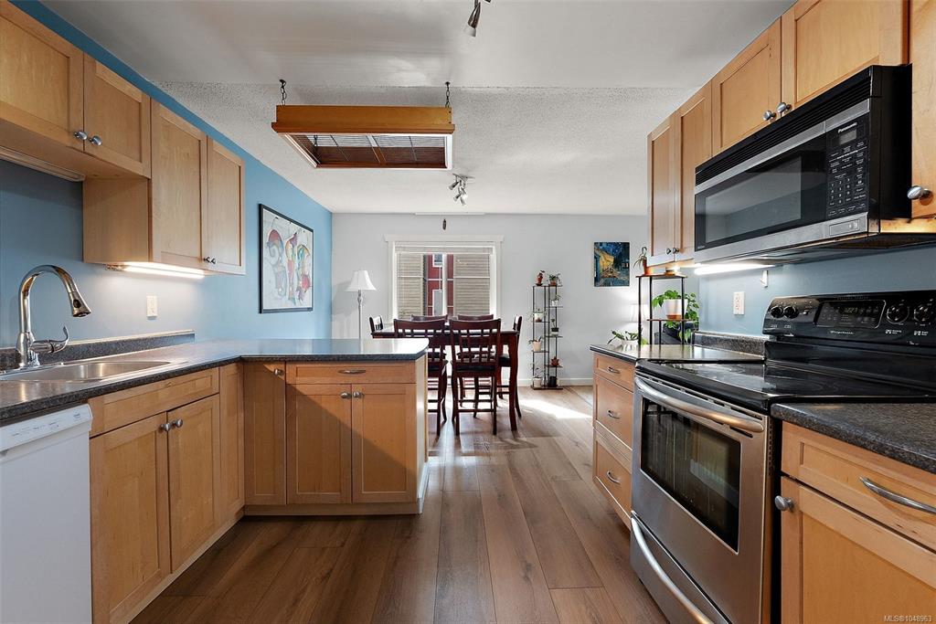 Third View of 3235 Quadra St, Saanich, BC, V8X 1G4