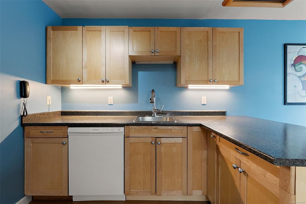 Fourth View of 3235 Quadra St, Saanich, BC, V8X 1G4