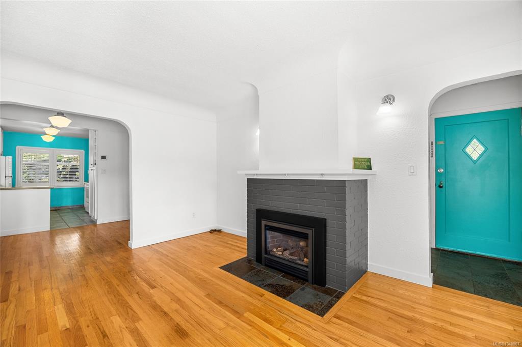 Fifth View of 1002 Walema Ave, Saanich, BC, V8Y 1N6