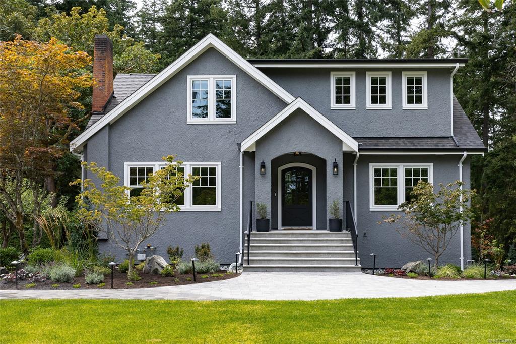 Fourth View of 2535 Queenswood Dr, Saanich, BC, V8N 1X4