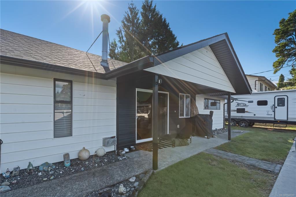 Third View of 1626 Larch Rd, Ucluelet, BC, V0R 3A0