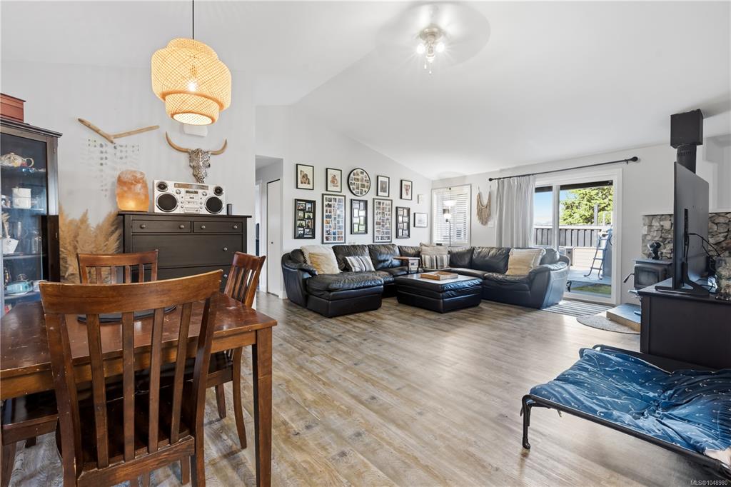Fifth View of 1626 Larch Rd, Ucluelet, BC, V0R 3A0