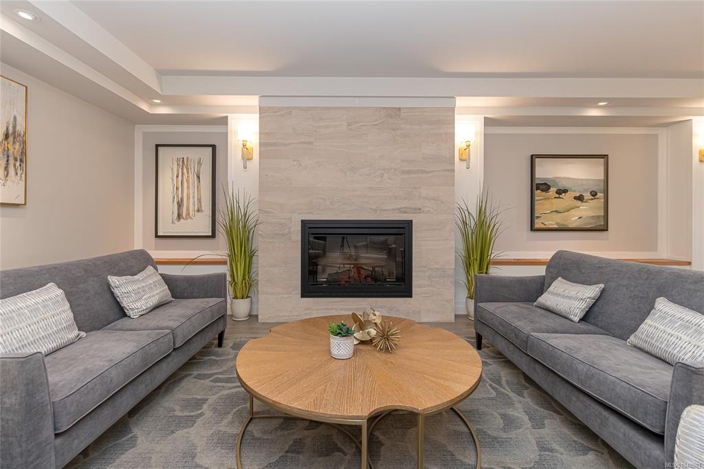 Third View of 2910 Cook St, Victoria, BC, V8T 3S7