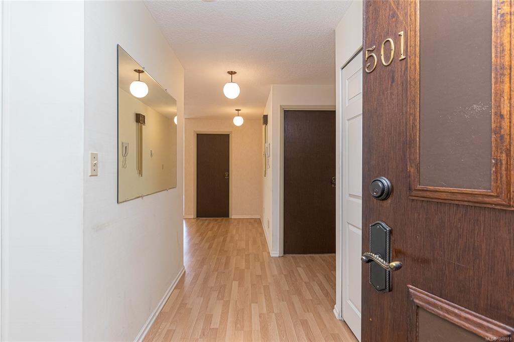 Fourth View of 2910 Cook St, Victoria, BC, V8T 3S7