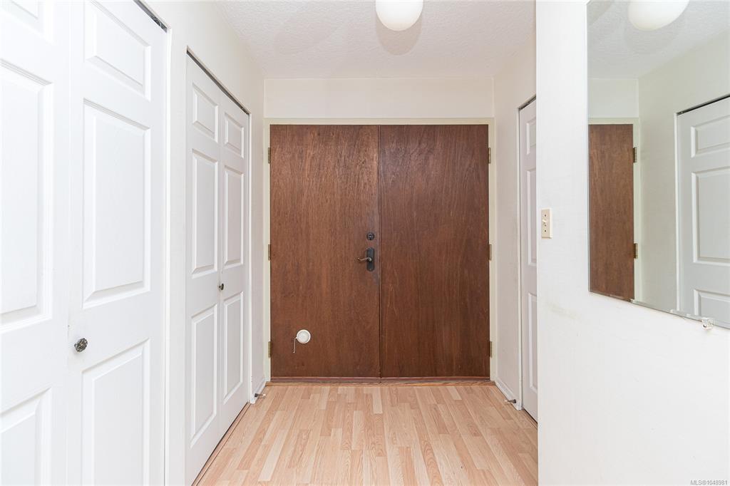 Fifth View of 2910 Cook St, Victoria, BC, V8T 3S7