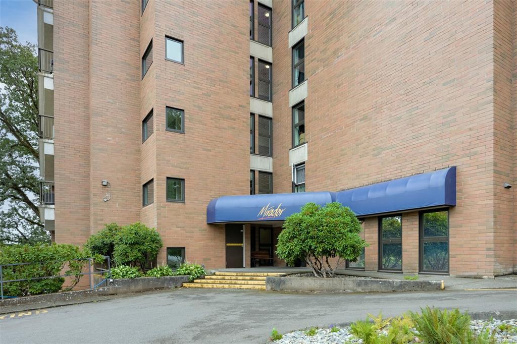 Third View of 4030 Quadra St, The Mirador, Saanich, BC, V8X 1K2
