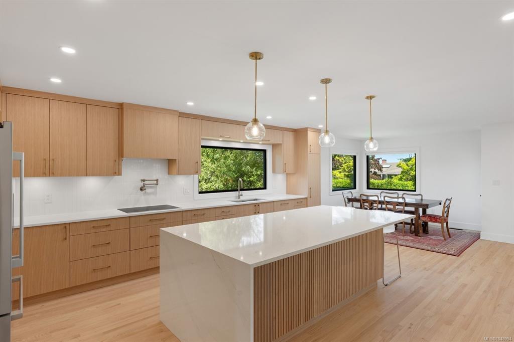 Fifth View of 1601 Mileva Lane, Saanich, BC, V8N 2V6