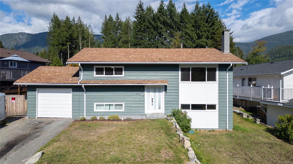 Second View of 435 Cedar Cres, Gold River, BC, V0P 1G0