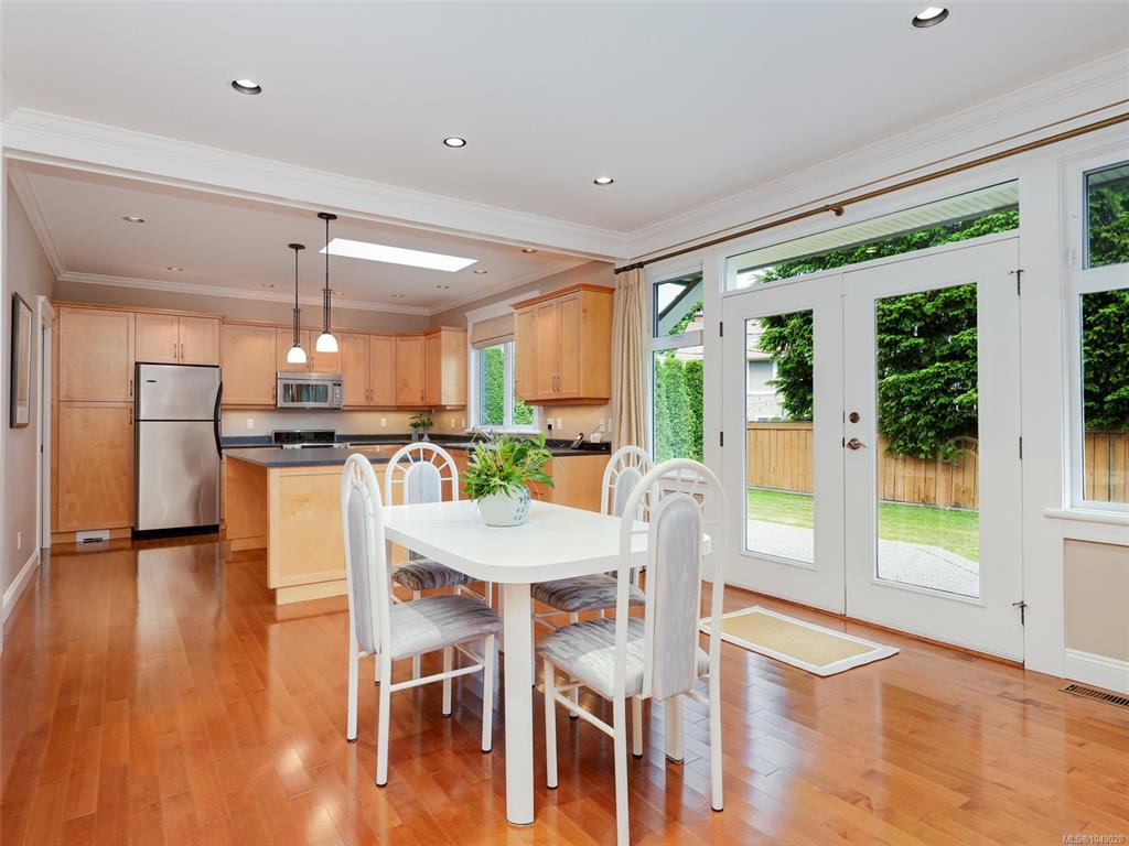 Fourth View of 2286 Hazelton Pl, Saanich, BC, V8N 5C3