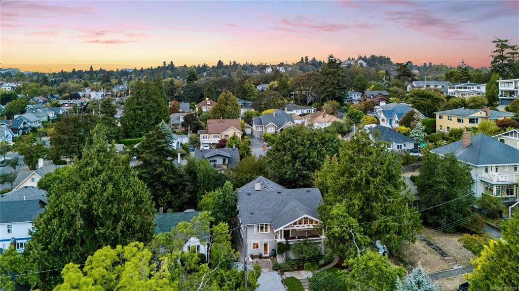 Fourth View of 1320 Bond St, Victoria, BC, V8S 1C4