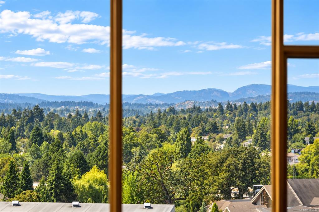 Fifth View of 4022 Rainbow Hill Lane, Saanich, BC, V8X 0A6
