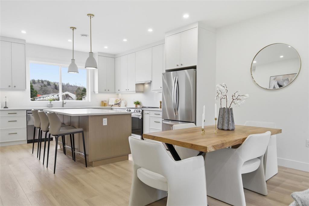Fifth View of 621 Broadway St, Saanich, BC, V8Z 2G5