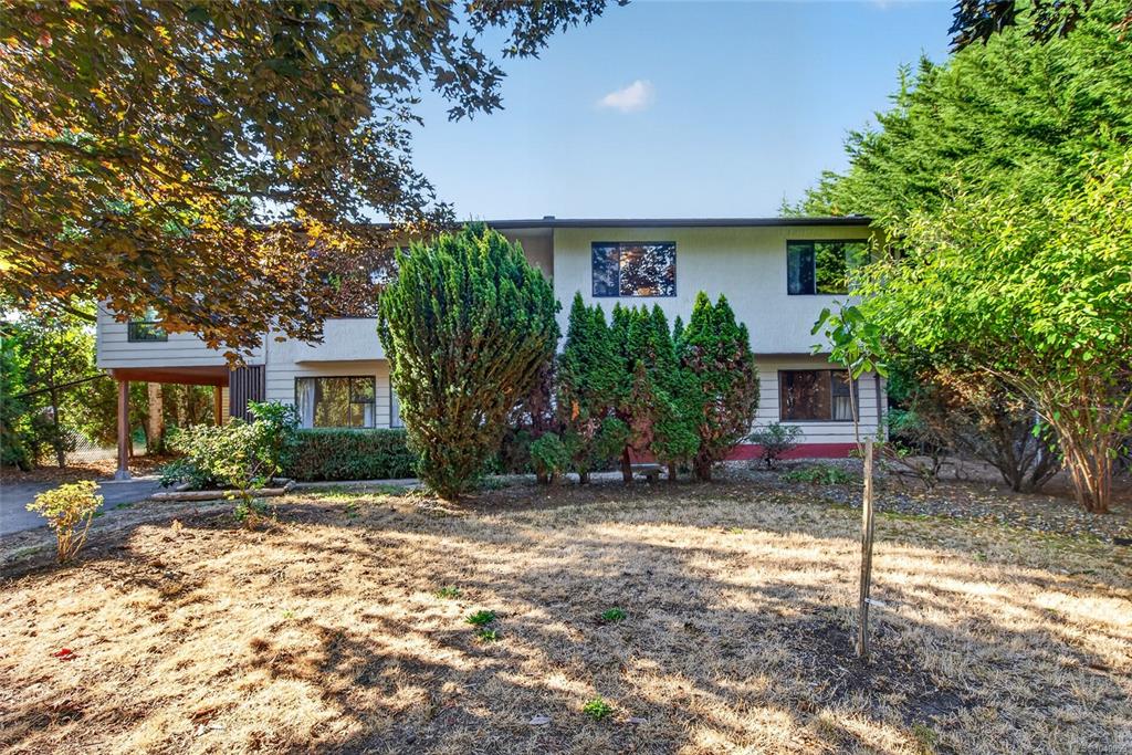 Third View of 7115 Wallace Dr, Central Saanich, BC, V8M 1G9