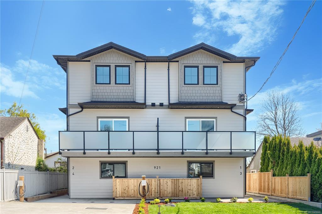 Third View of 921 Dale St, Saanich, BC, V8X 2V9