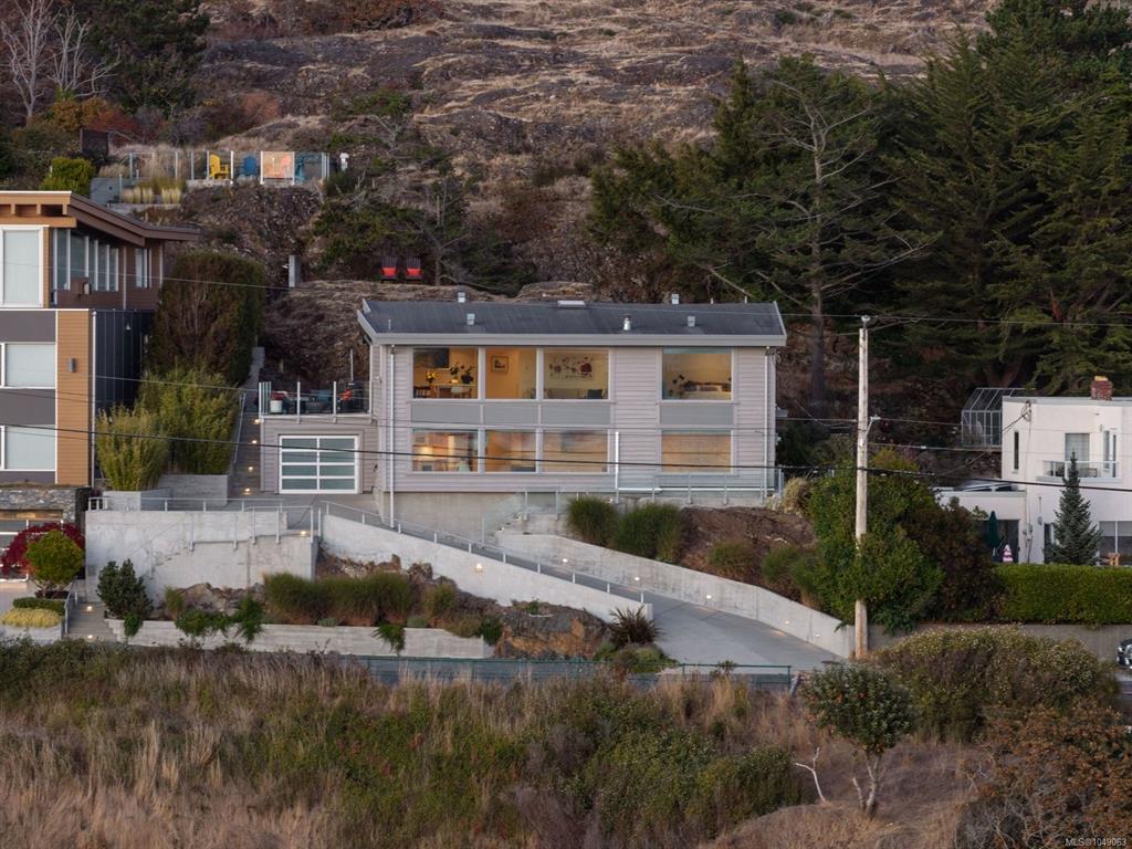 532 Beach Dr, 1049063, BC,