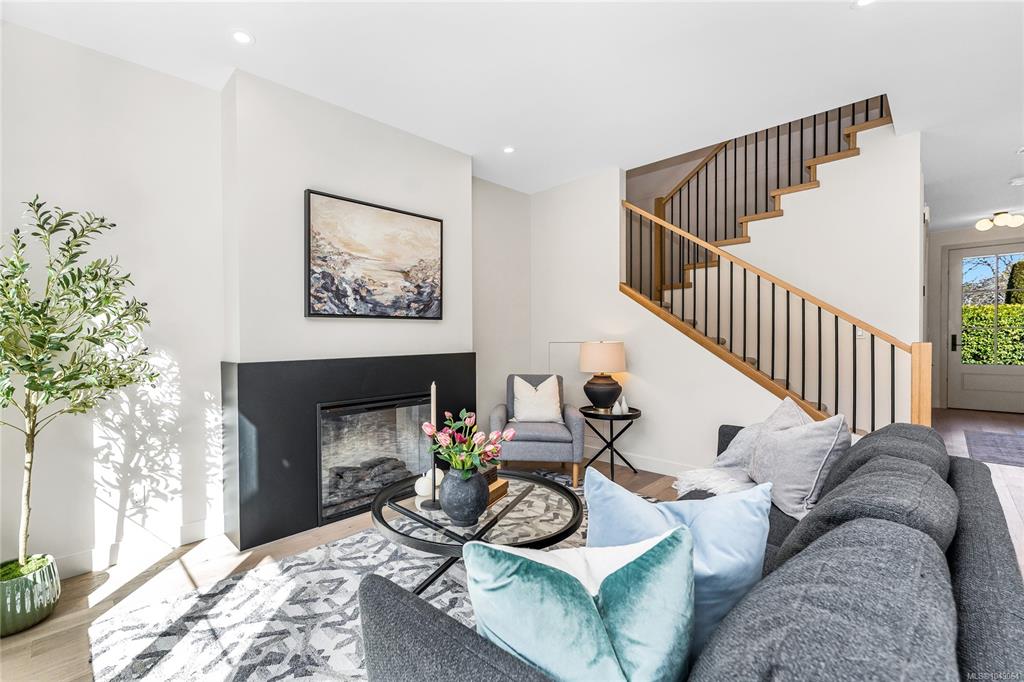 Fourth View of 3333 Henderson Rd, Oak Bay, BC, V8Z 3P3
