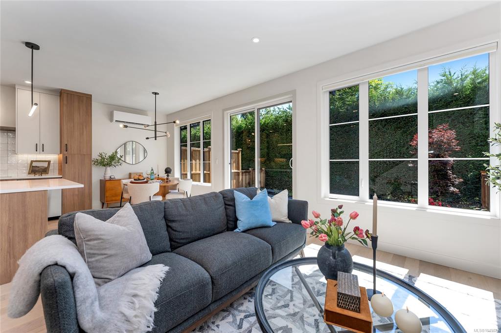 Third View of 3333 Henderson Rd, Oak Bay, BC, V8Z 3P3