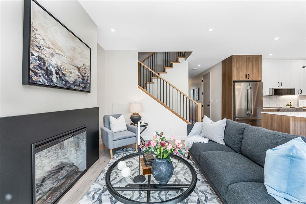 Fourth View of 3333 Henderson Rd, Oak Bay, BC, V8Z 3P3