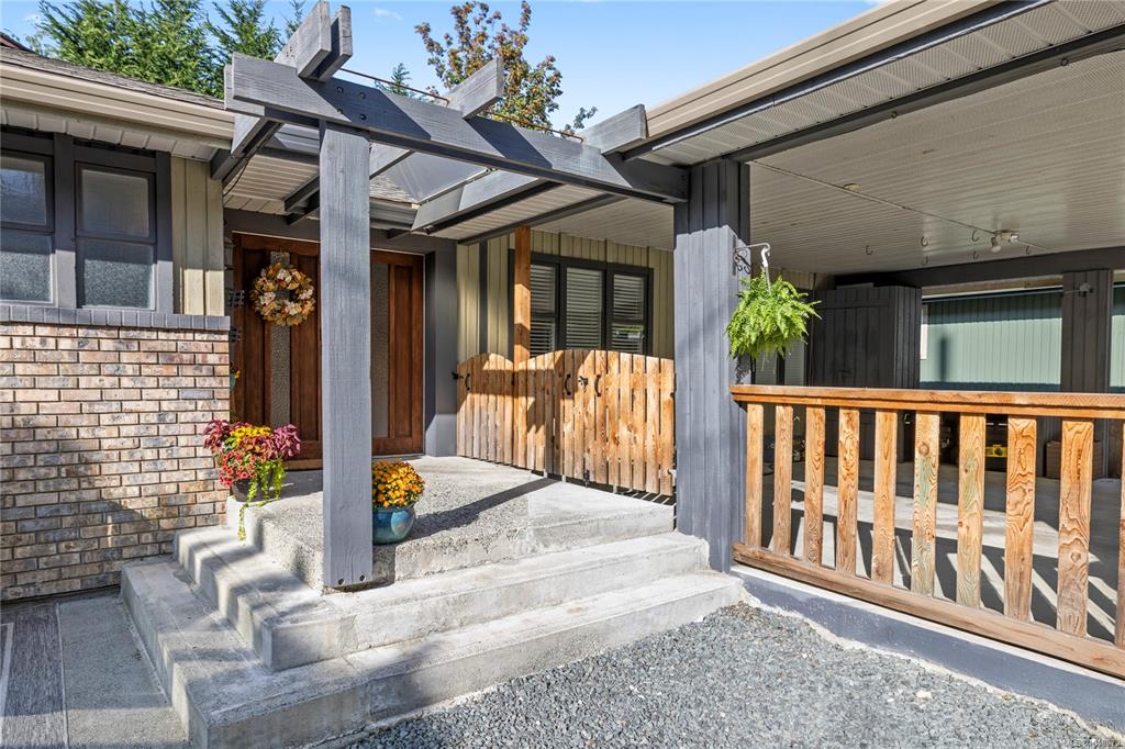 Fifth View of 3557 Fairview Dr, Nanaimo, BC, V9T 4R5