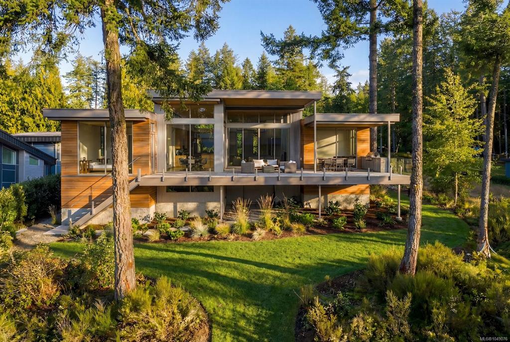 Third View of 770 Lands End Rd, North Saanich, BC, V8L 5K9