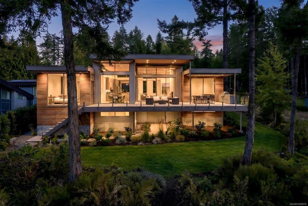 Fourth View of 770 Lands End Rd, North Saanich, BC, V8L 5K9