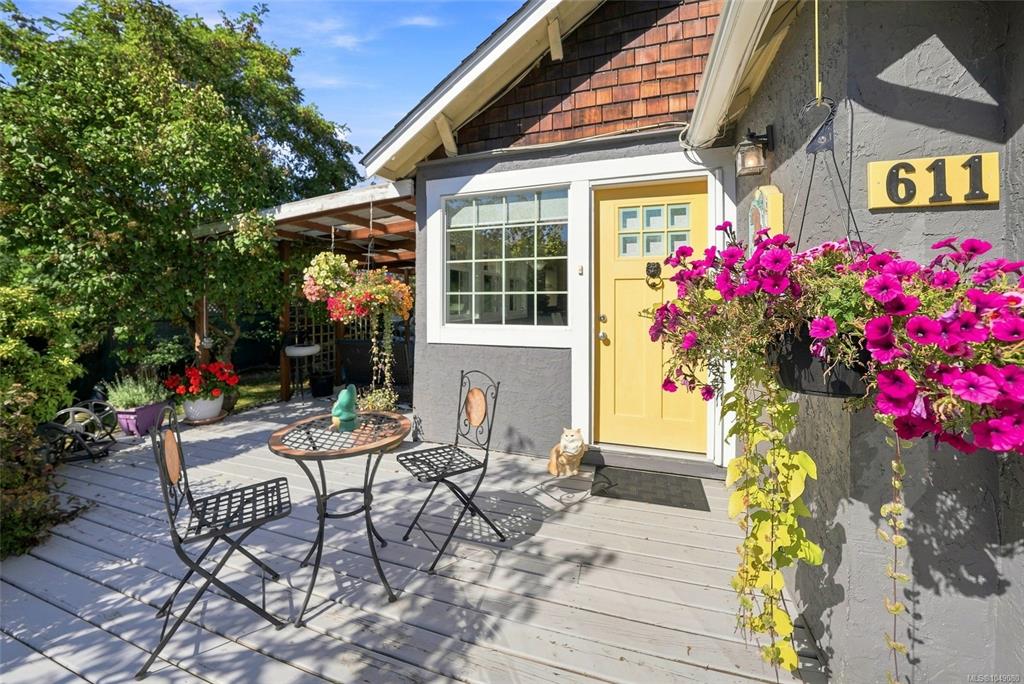 611 Pioneer Cres, 1049080, BC,