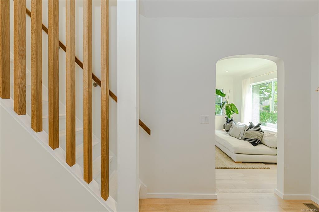 Fifth View of 2624 Estevan Ave, Oak Bay, BC, V8R 2T2