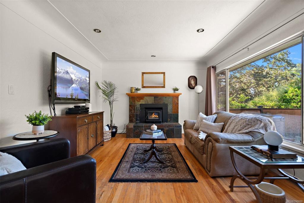 Third View of 3615 Doncaster Dr, Saanich, BC, V8P 3W5