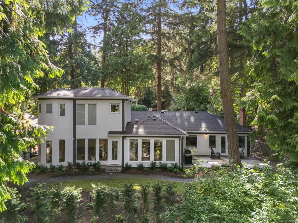 Third View of 4661 Amblewood Dr, Saanich, BC, V8Y 1C1