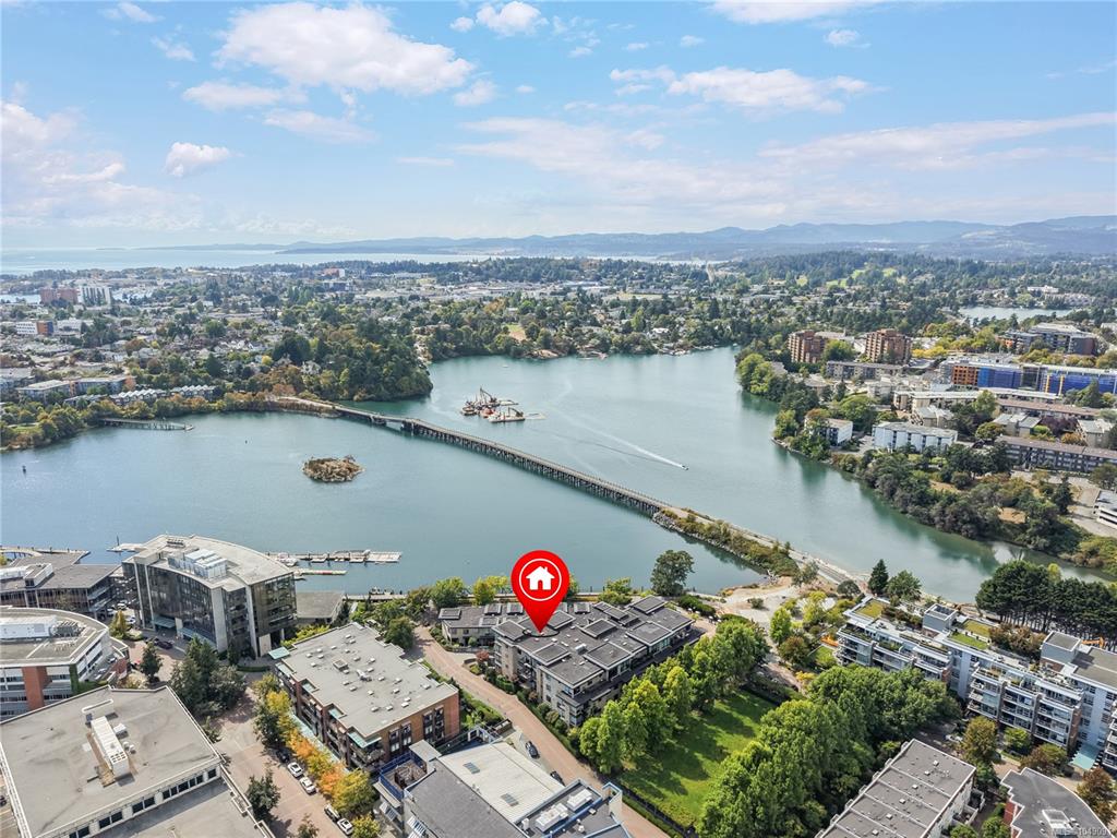 330 Waterfront Cres, 1049091, BC,