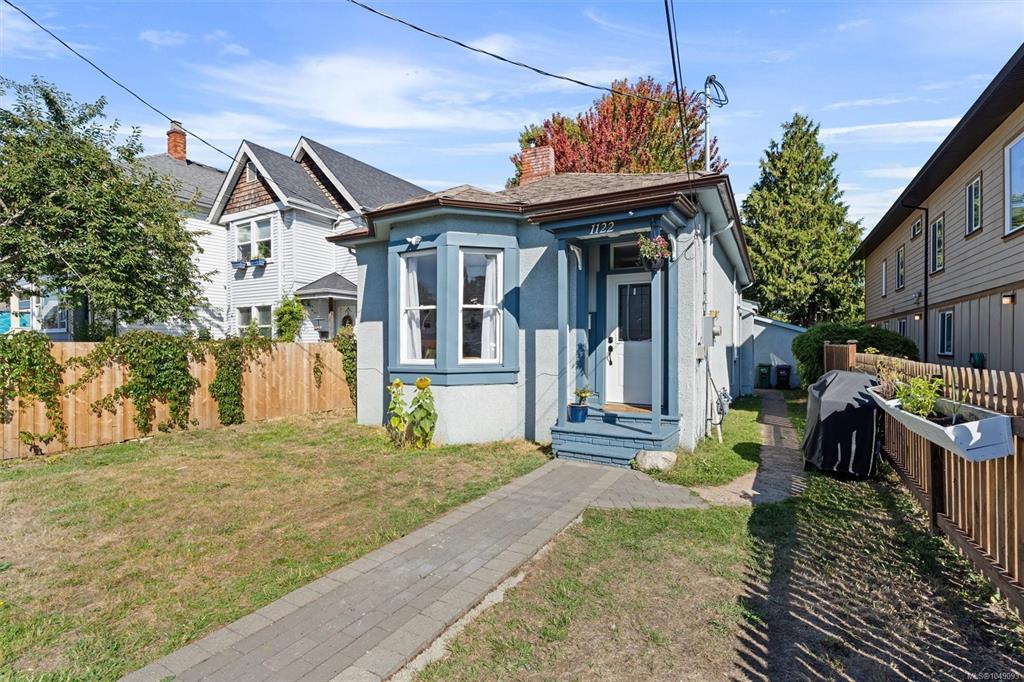 Fifth View of 1122 North Park St, Victoria, BC, V8T 1C8
