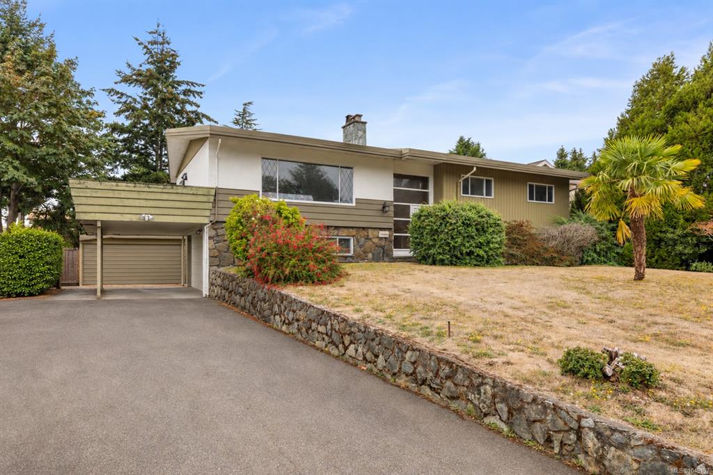 Third View of 1867 Grandview Dr, Saanich, BC, V8N 2T8