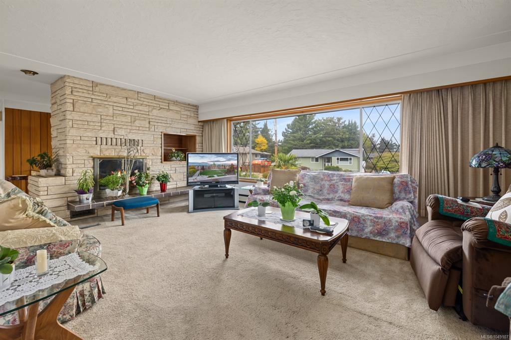 Fifth View of 1867 Grandview Dr, Saanich, BC, V8N 2T8